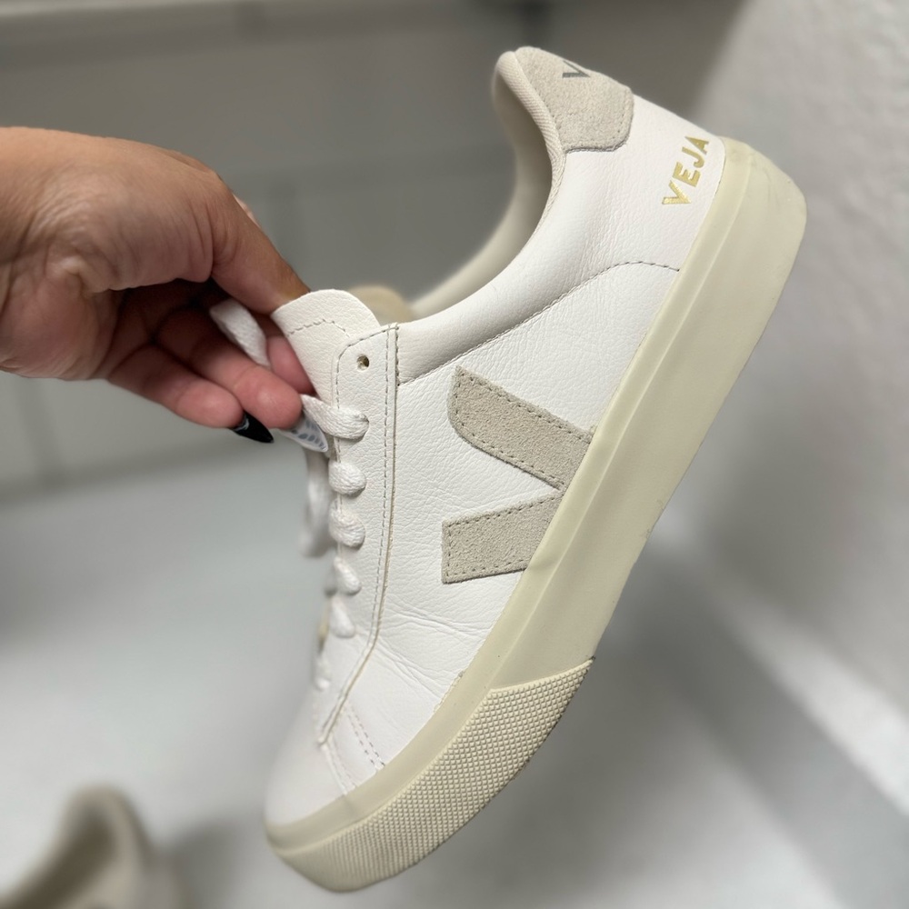 Veja Women's Cream Lace-Up Sneakers - Picture 5 of 7